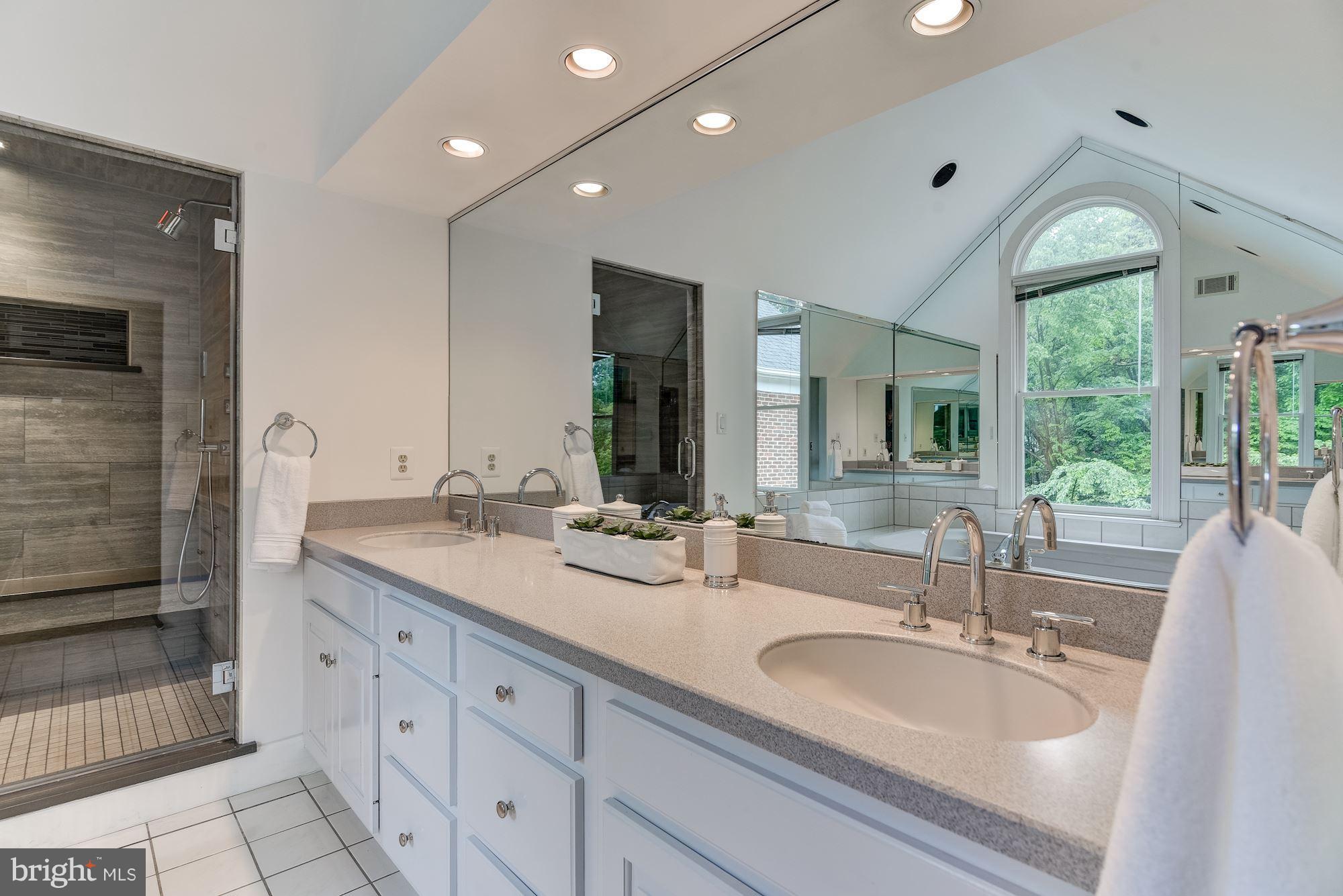 6804 Rannoch Road Bethesda, MD 20817 - Photo 24 of 30 Bath (Master)