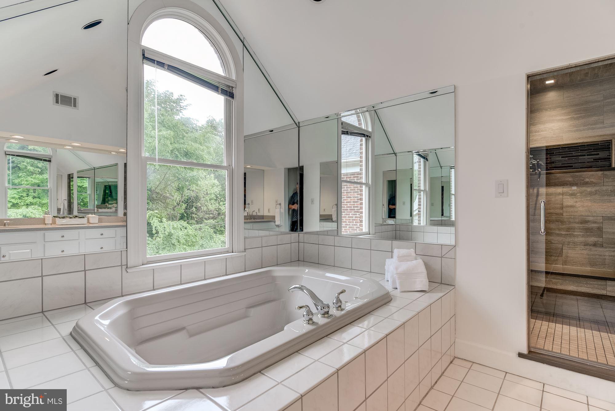 6804 Rannoch Road Bethesda, MD 20817 - Photo 26 of 30 Bath (Master)