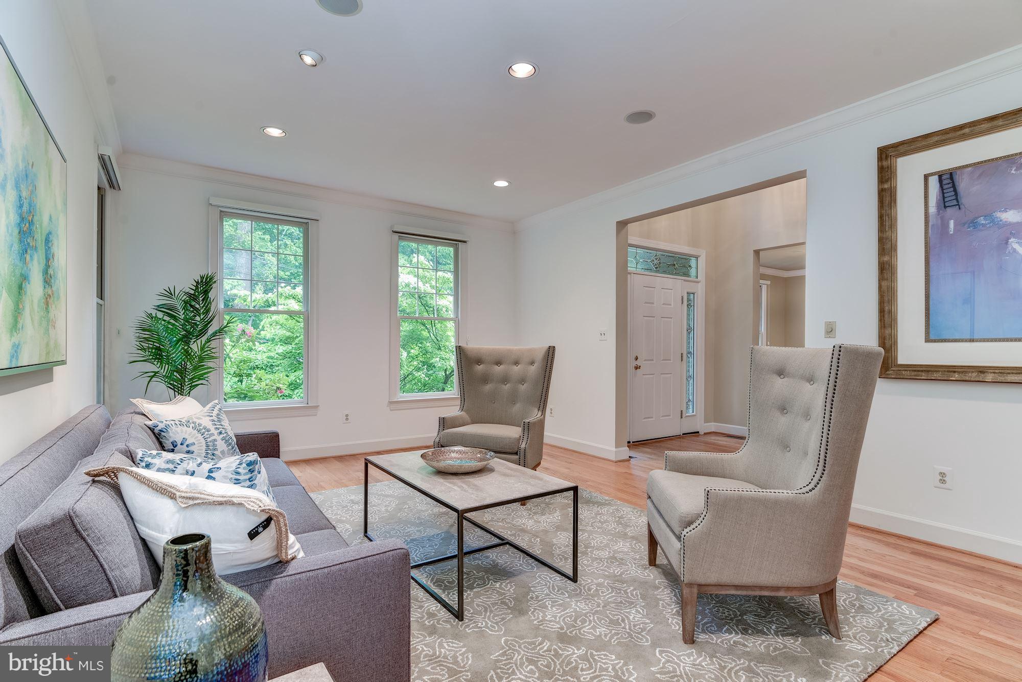 6804 Rannoch Road Bethesda, MD 20817 - Photo 7 of 30 Living Room