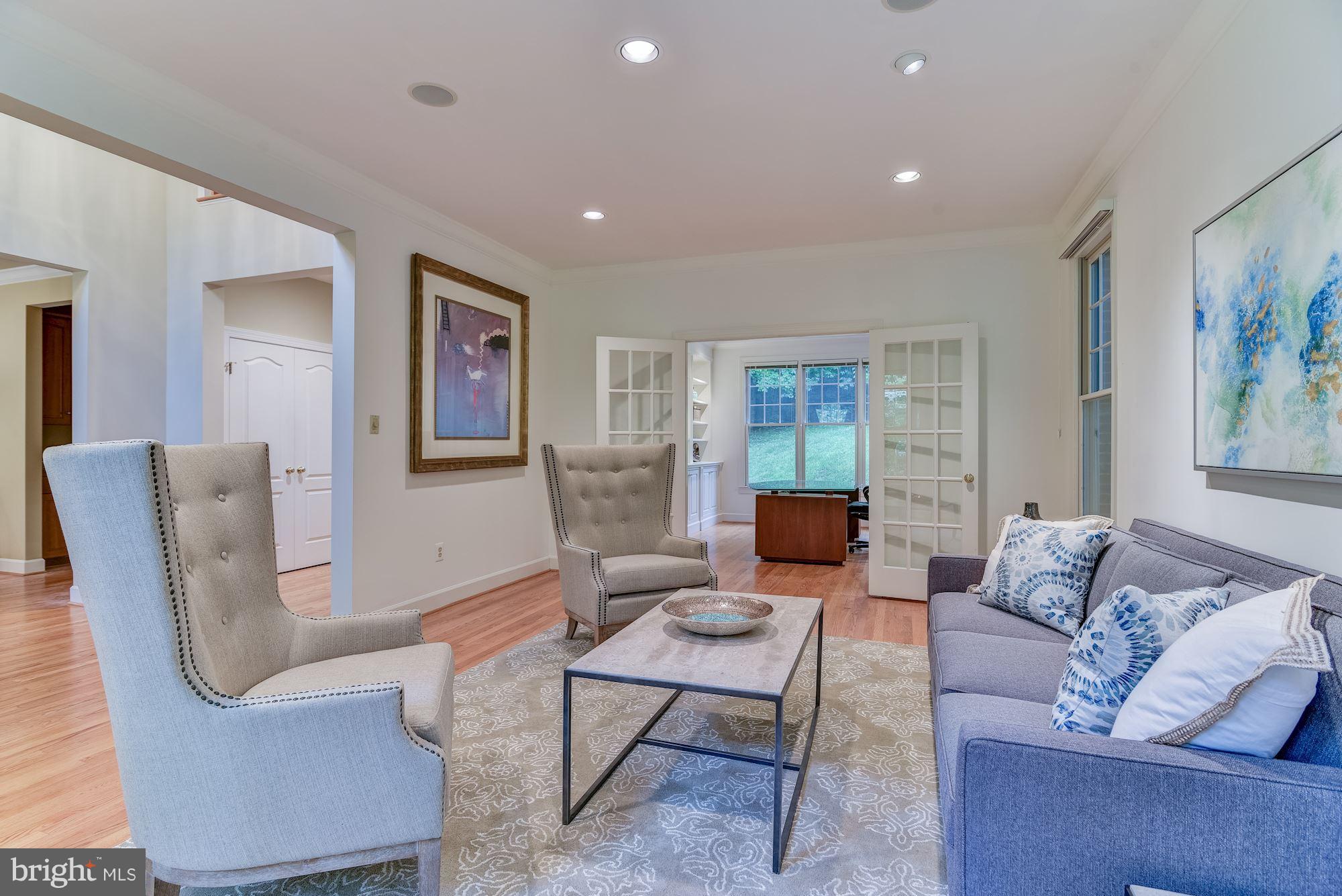 6804 Rannoch Road Bethesda, MD 20817 - Photo 8 of 30 Living Room