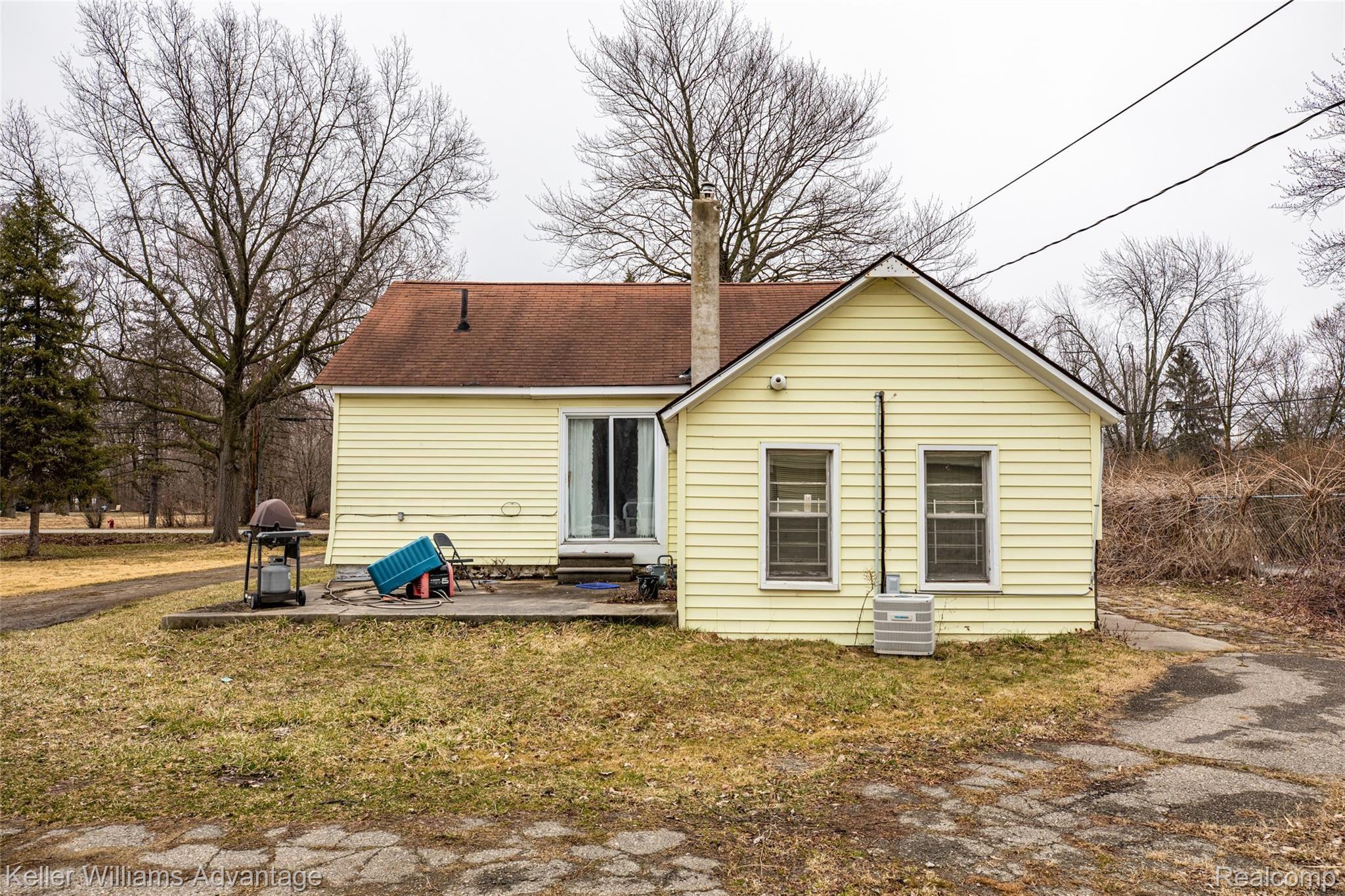 7754 Belleville Road Belleville, MI 48111 - Photo 6 of 20 6.Back