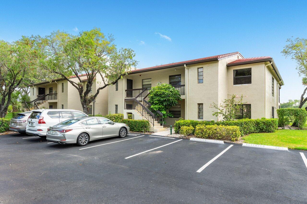 8435 Casa Del Lago, Unit E Boca Raton, FL 33433 - Photo 3 of 28 001-8435CasaDelLago-22E-BocaRaton-FL-334