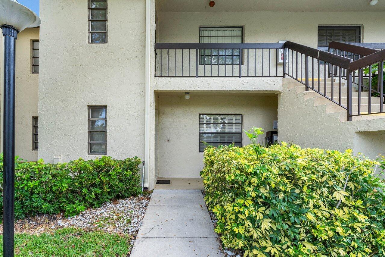 8435 Casa Del Lago, Unit E Boca Raton, FL 33433 - Photo 5 of 28 003-8435CasaDelLago-22E-BocaRaton-FL-334