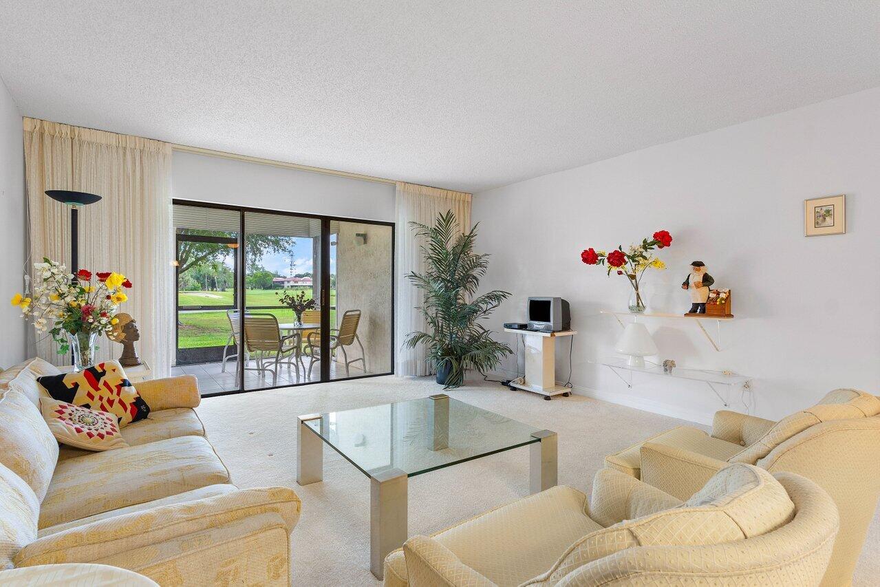 8435 Casa Del Lago, Unit E Boca Raton, FL 33433 - Photo 8 of 28 014-8435CasaDelLago-22E-BocaRaton-FL-334