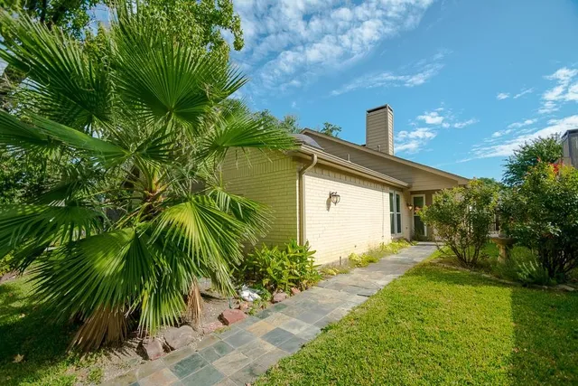 $2,550 | 14816 Sopras Circle, Addison, TX 75001