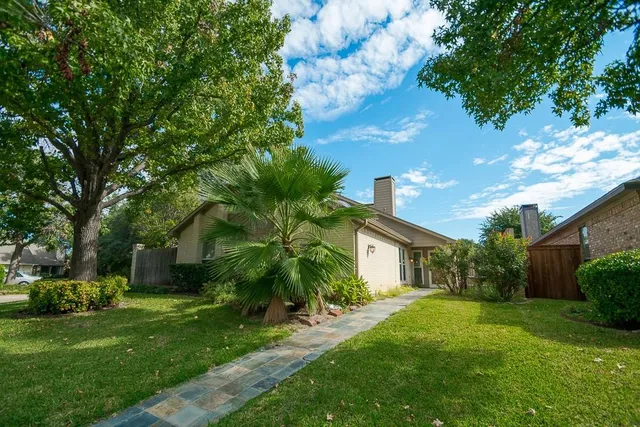 $2,550 | 14816 Sopras Circle, Addison, TX 75001