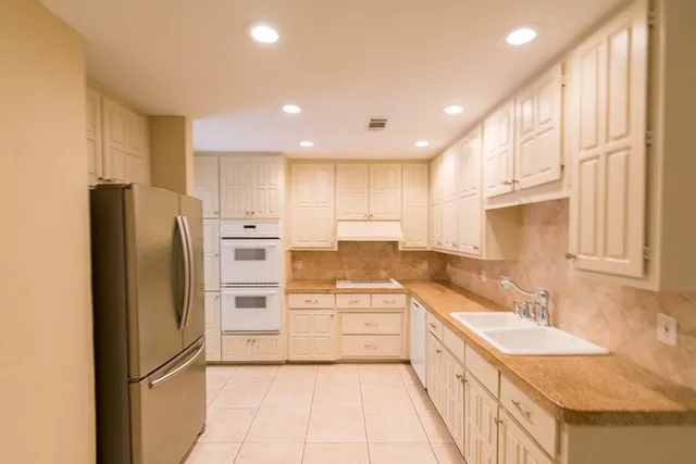 $2,550 | 14816 Sopras Circle, Addison, TX 75001