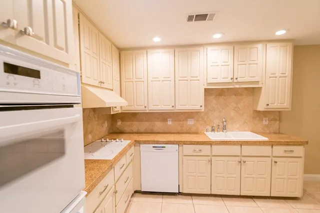 $2,550 | 14816 Sopras Circle, Addison, TX 75001