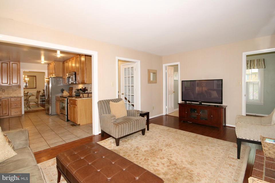 9864 Natick Road Burke, VA 22015 - Photo 12 of 30 Family Room