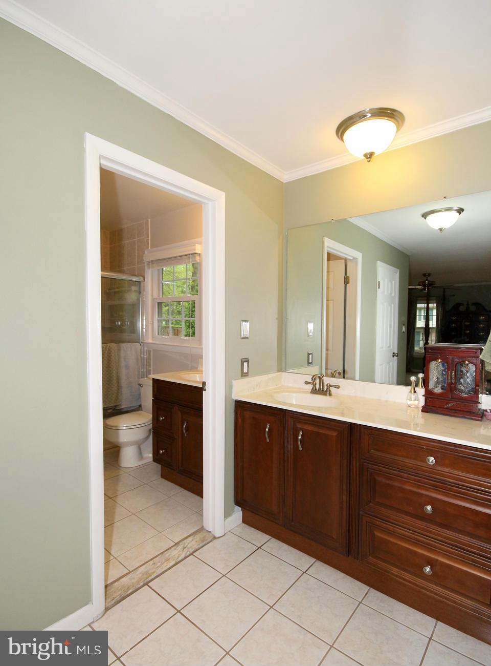 9864 Natick Road Burke, VA 22015 - Photo 15 of 30 Bath (Master)