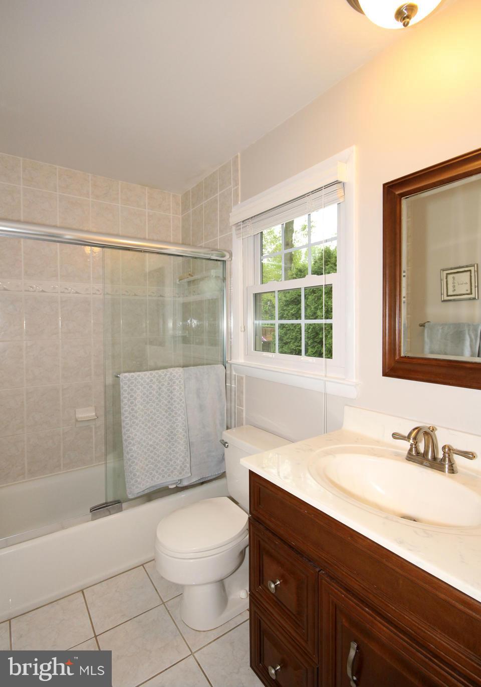 9864 Natick Road Burke, VA 22015 - Photo 16 of 30 Bath (Master)