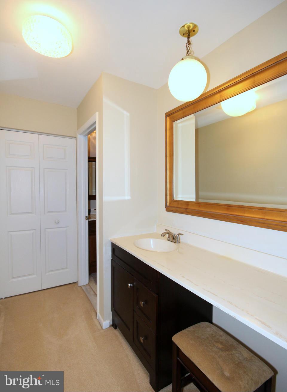 9864 Natick Road Burke, VA 22015 - Photo 20 of 30 Bath