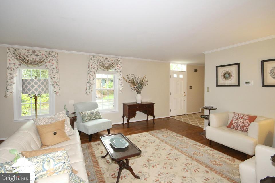 9864 Natick Road Burke, VA 22015 - Photo 3 of 30 Living Room