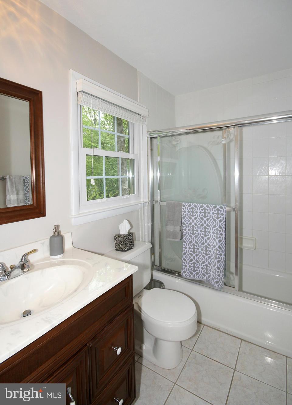 9864 Natick Road Burke, VA 22015 - Photo 21 of 30 Bath