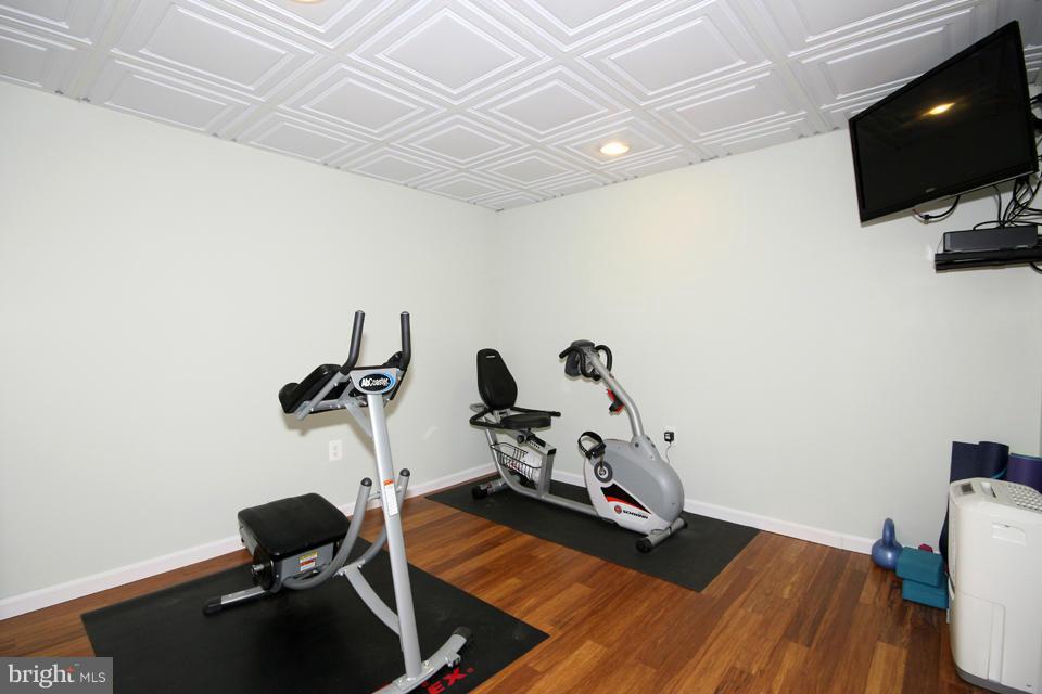 9864 Natick Road Burke, VA 22015 - Photo 22 of 30 Interior (General)