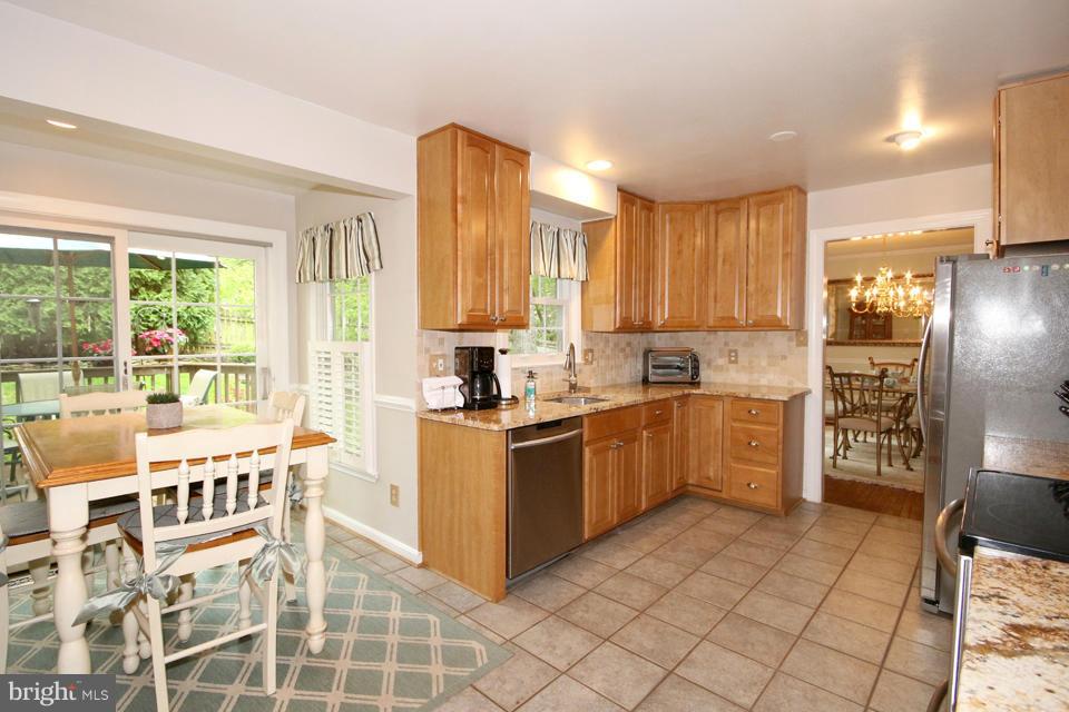 9864 Natick Road Burke, VA 22015 - Photo 10 of 30 Kitchen