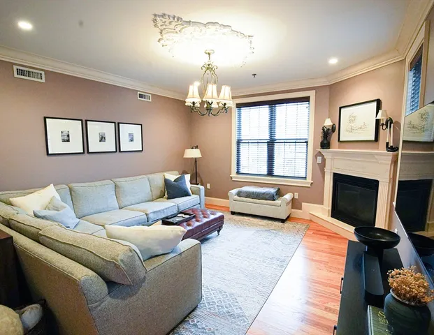 $3,095 | 95 Dix Street, Unit 2, Boston, MA 02122