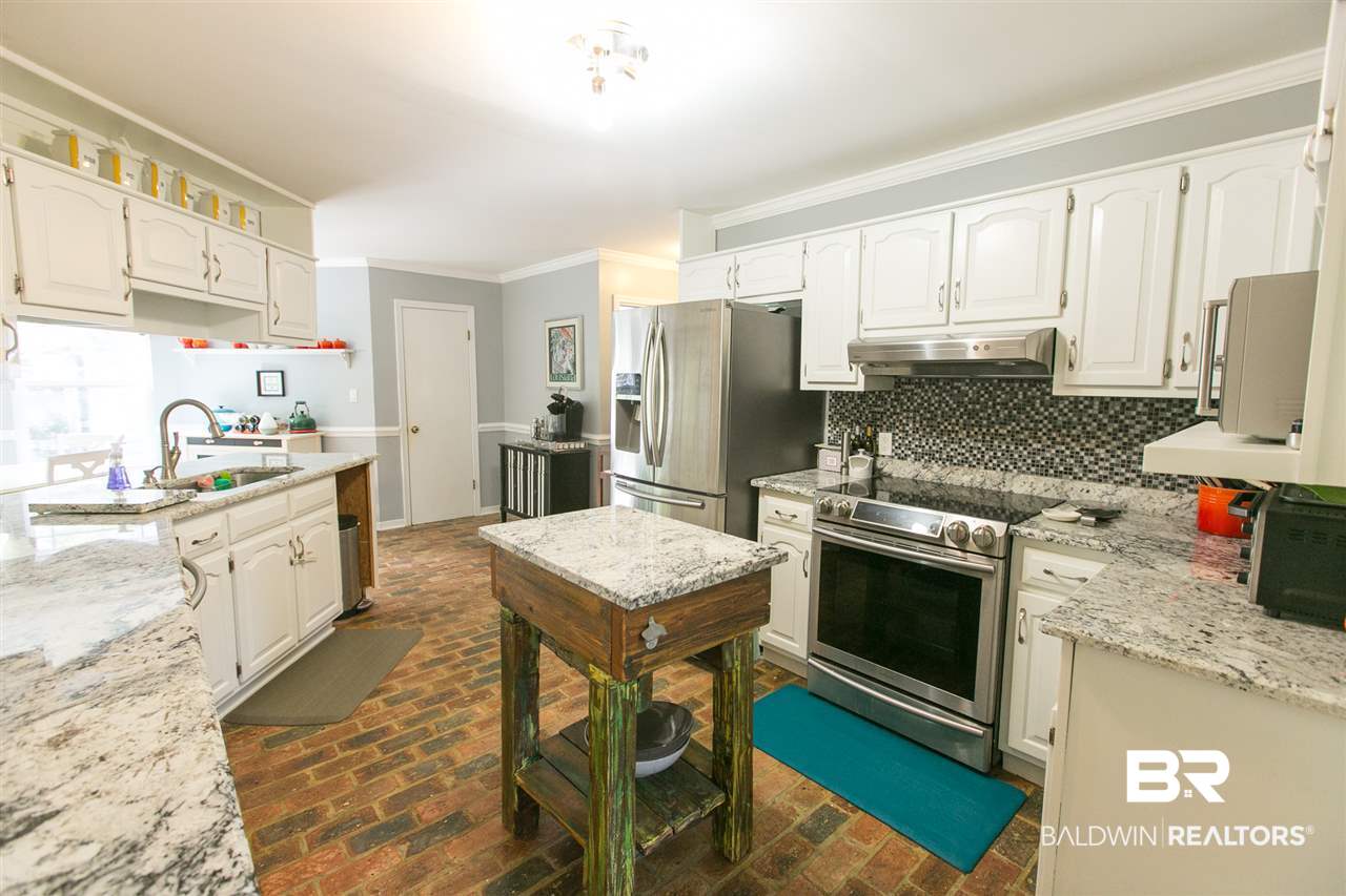 81 Caisson Trace Daphne, AL 36527 - Photo 9 of 40 Kitchen