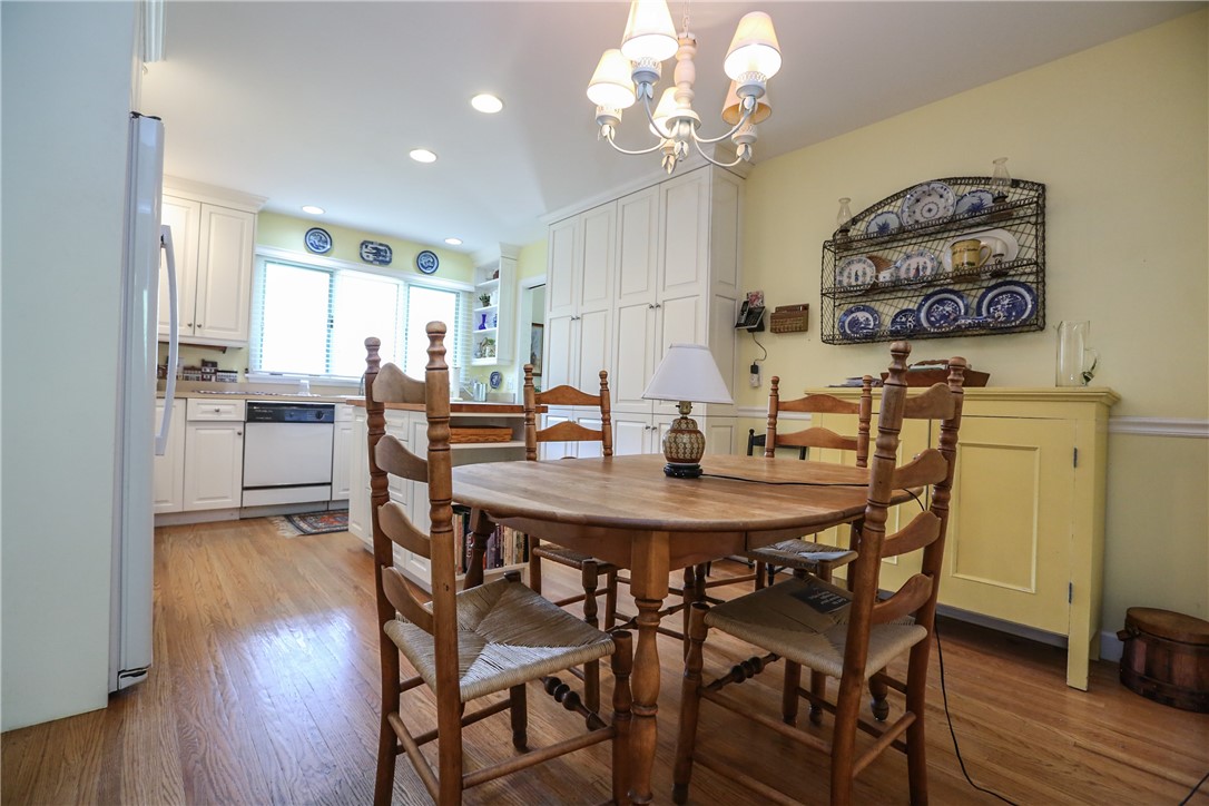 56 Bromley Road Pittsford, NY 14534 - Photo 7 of 21 Kitchen Table Area