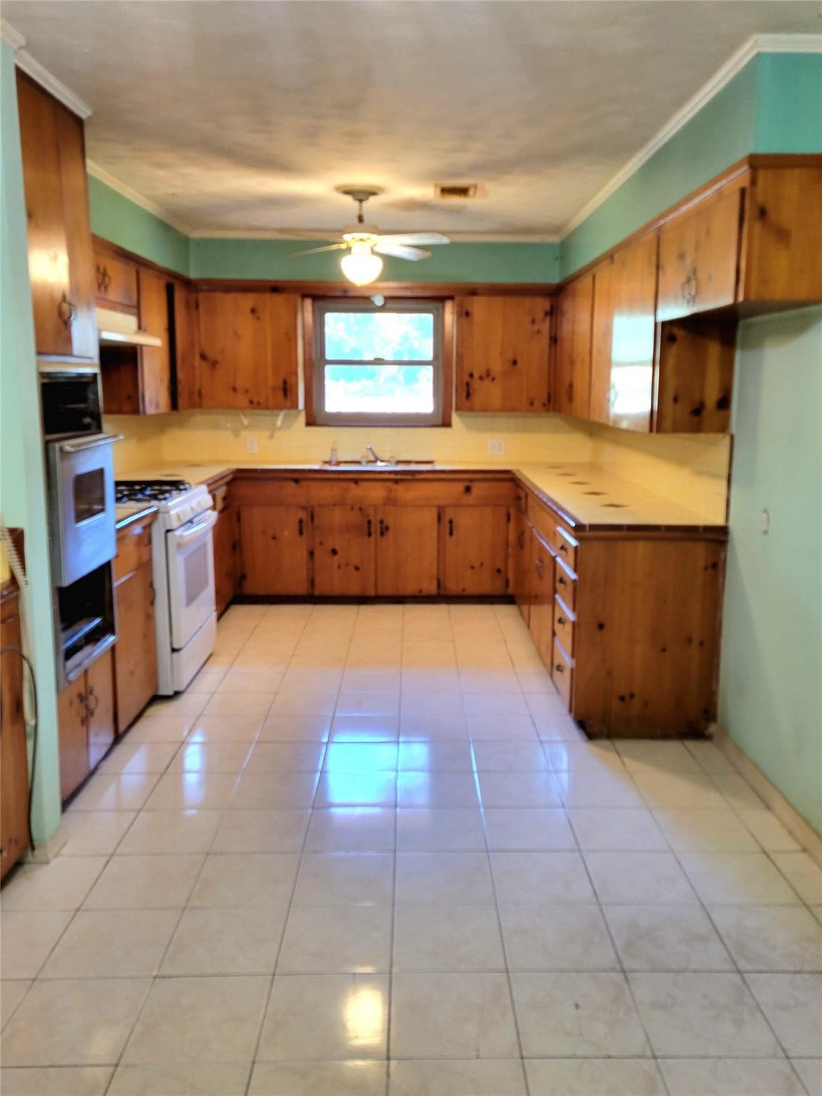 304 Helen Street Cleveland, TX 77328 - Photo 5 of 13