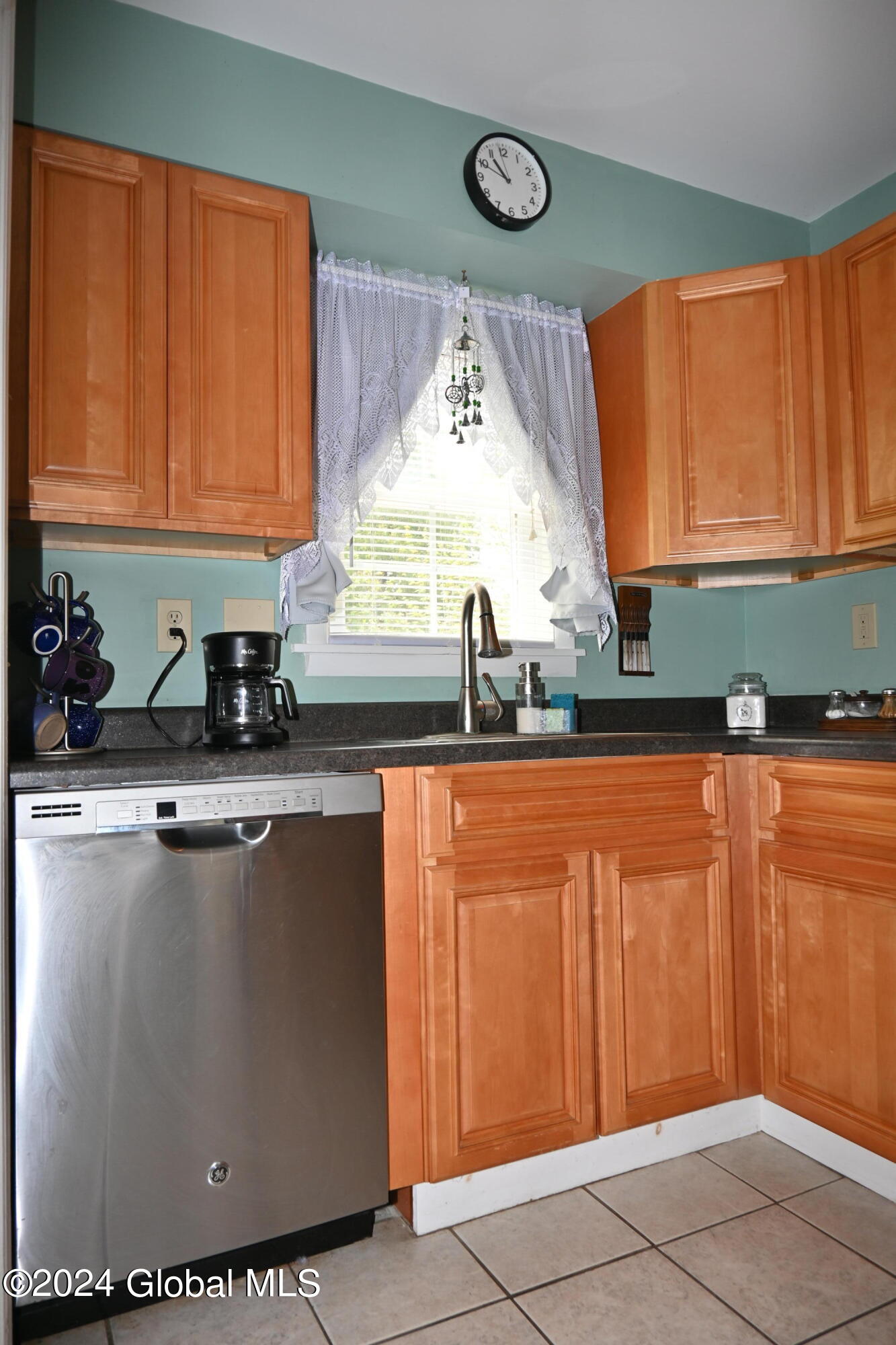 2052 Hoover Road Niskayuna, NY 12309 - Photo 11 of 44 DSC_2539