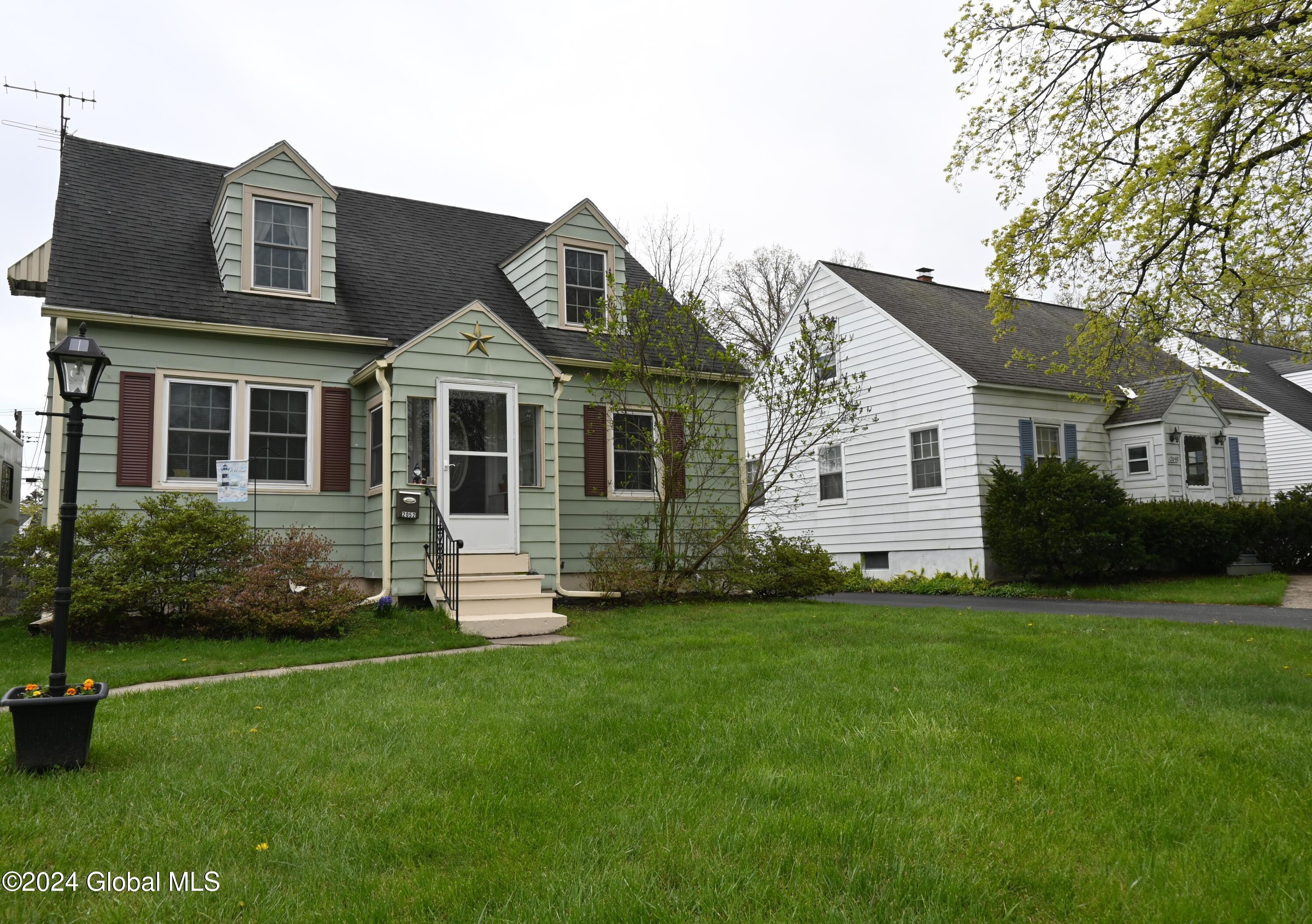 2052 Hoover Road Niskayuna, NY 12309 - Photo 2 of 44 DSC_2524