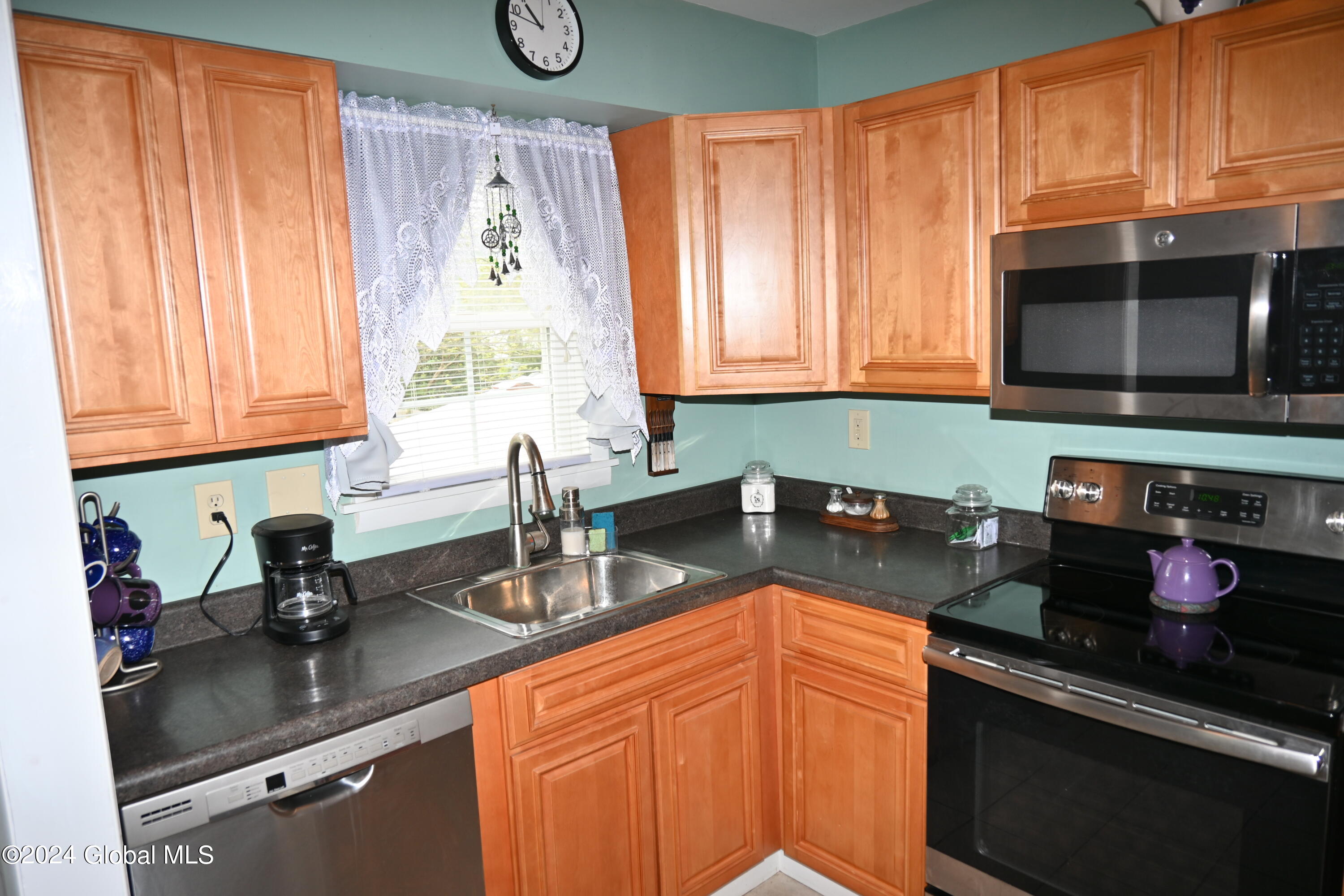 2052 Hoover Road Niskayuna, NY 12309 - Photo 9 of 44 DSC_2537