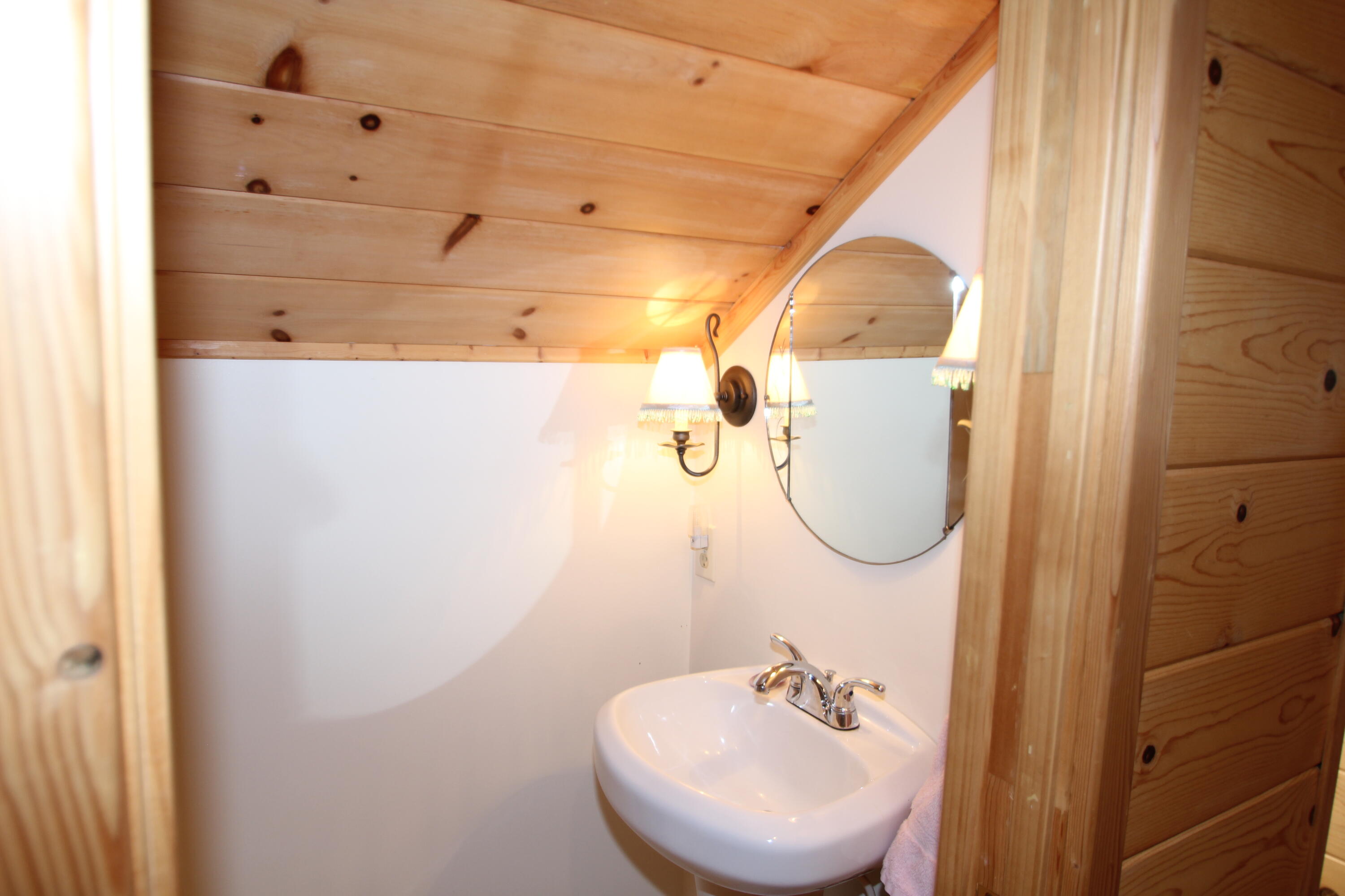 603 Legar Drive Springville, CA 93265 - Photo 27 of 46 Upstairs 1/2 bath