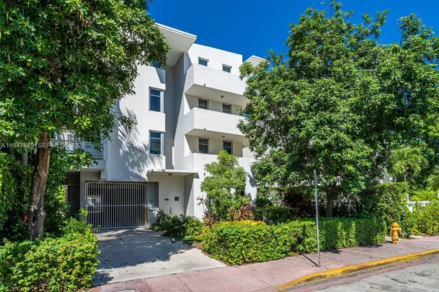 $4,300 | 1532 Drexel Avenue, Unit 303, Miami Beach, FL 33139