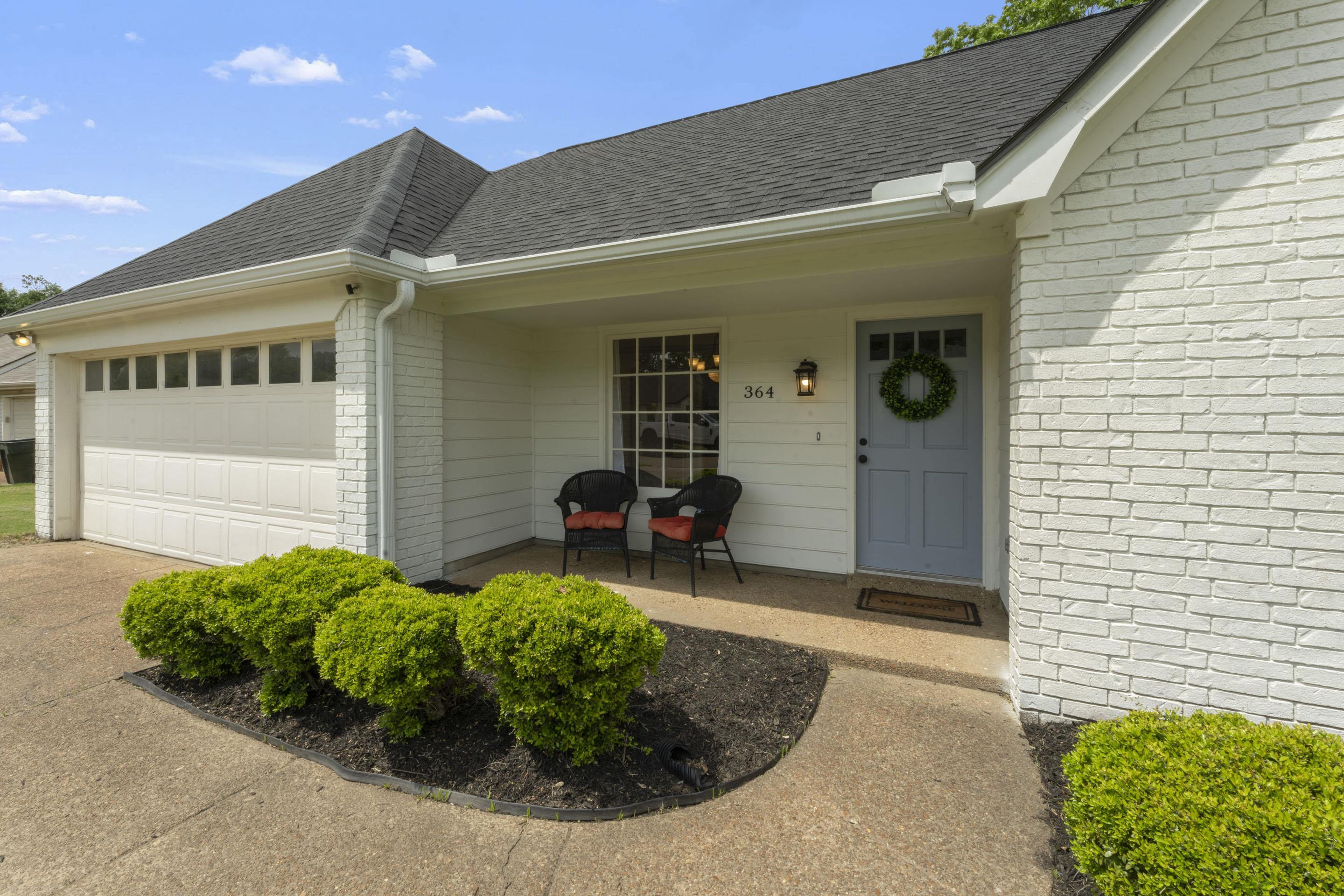364 Rose Trellis Road Collierville, TN 38017 - Photo 4 of 28 a front view of a house with garden