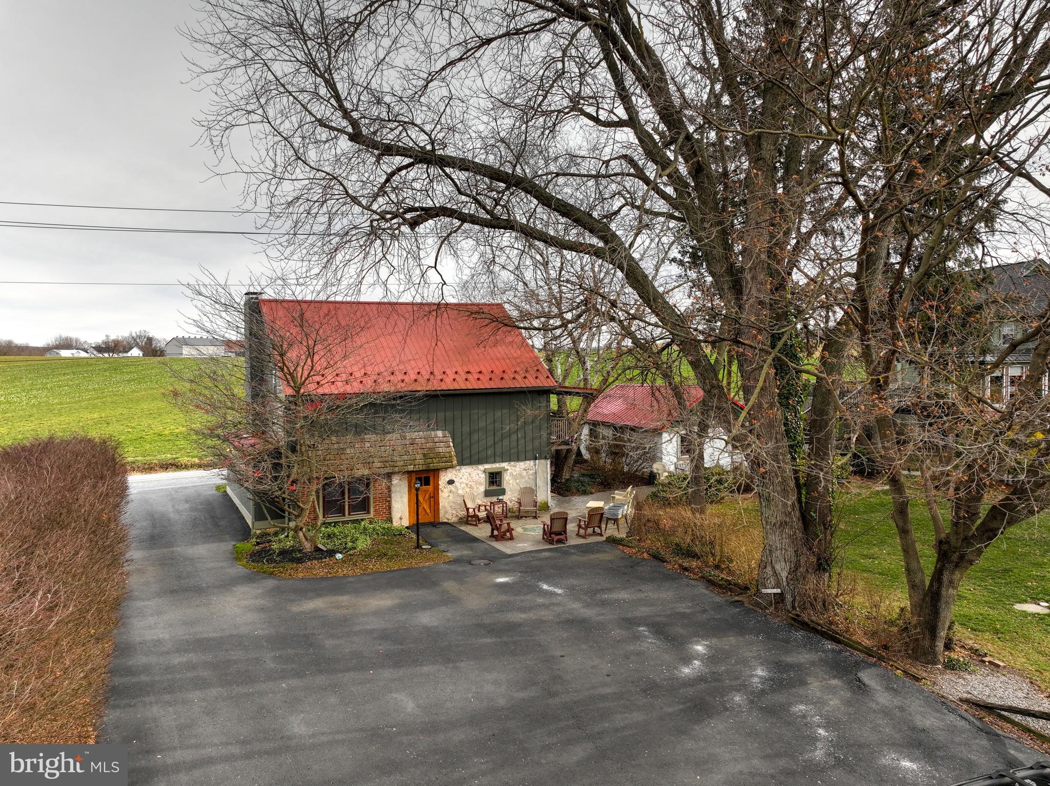 44 Frogtown Road Paradise, PA 17562 - Photo 11 of 86 Carriage House Inn w/ partial view of parking lot.