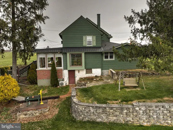 $899,800 | 44 Frogtown Road, Paradise, PA 17562