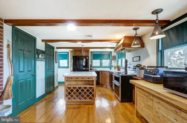 $899,800 | 44 Frogtown Road, Paradise, PA 17562