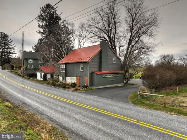 $899,800 | 44 Frogtown Road, Paradise, PA 17562