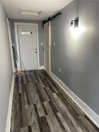 en empty room with wooden floor
