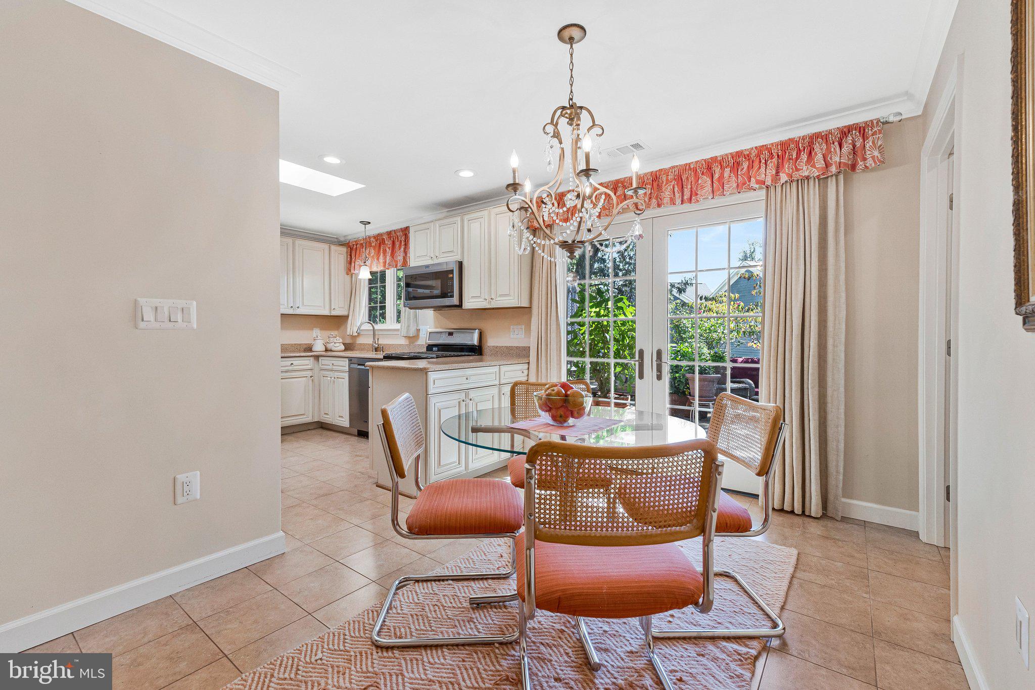 134 Kingsley Road Southwest Vienna, VA 22180 - Photo 7 of 29 Gallery Image 7