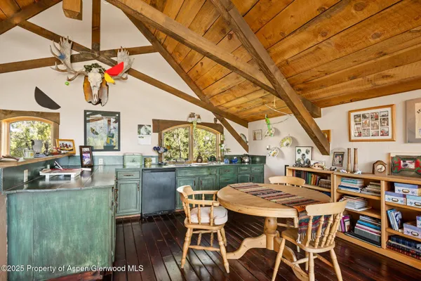 a view of an aerial view of residential houses with outdoor space and river