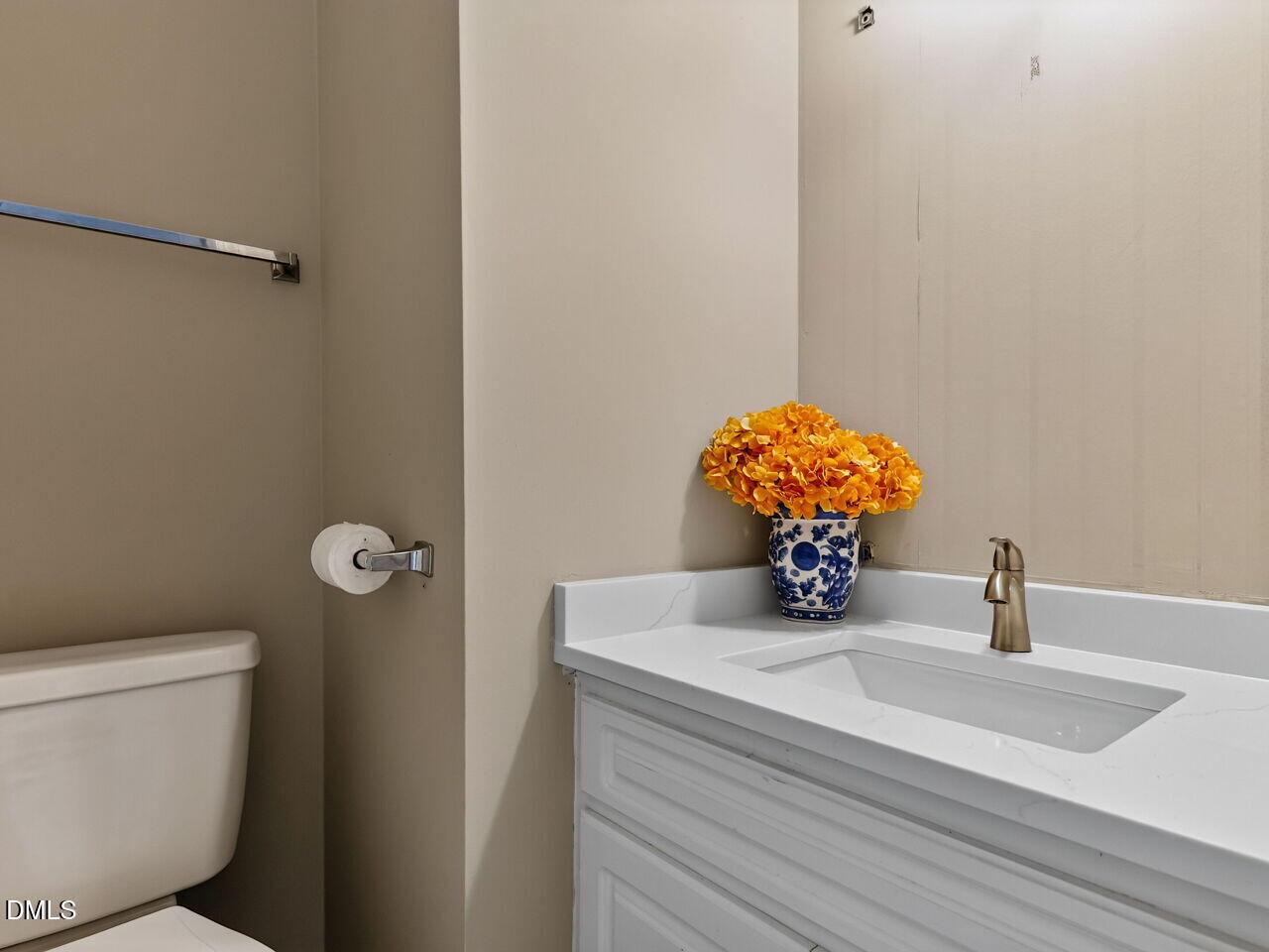 305 Neuse Ridge Drive Clayton, NC 27527 - Photo 13 of 36 010-1280x960-half-bath