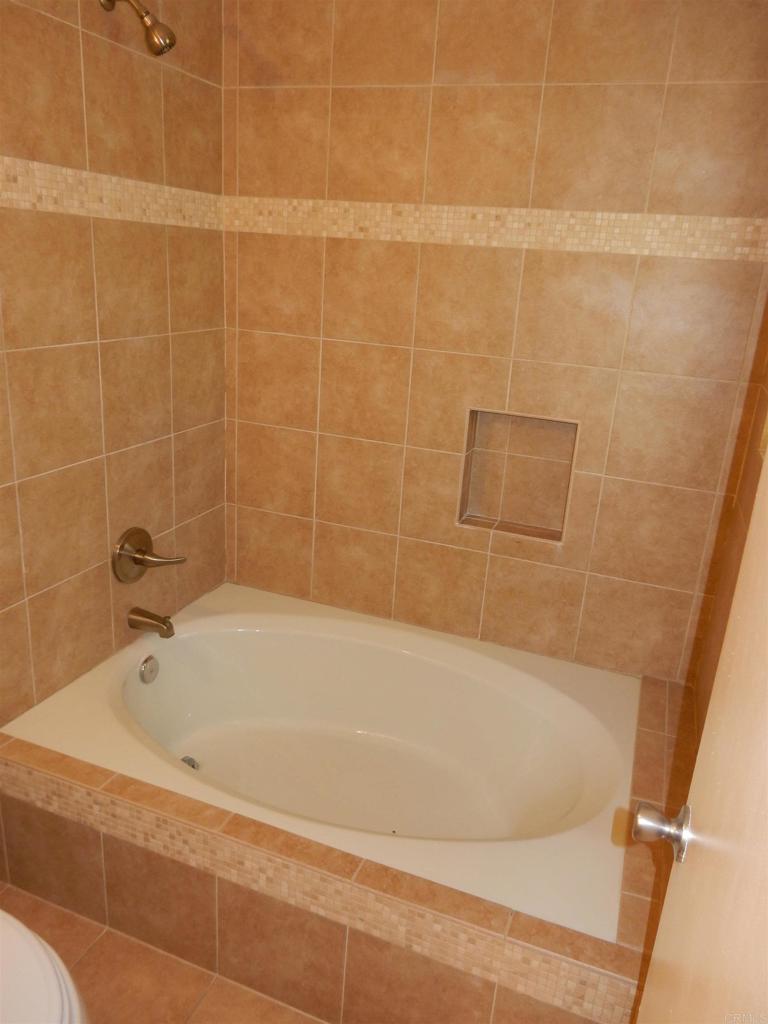 2374 Caringa Way Carlsbad, CA 92009 - Photo 35 of 41