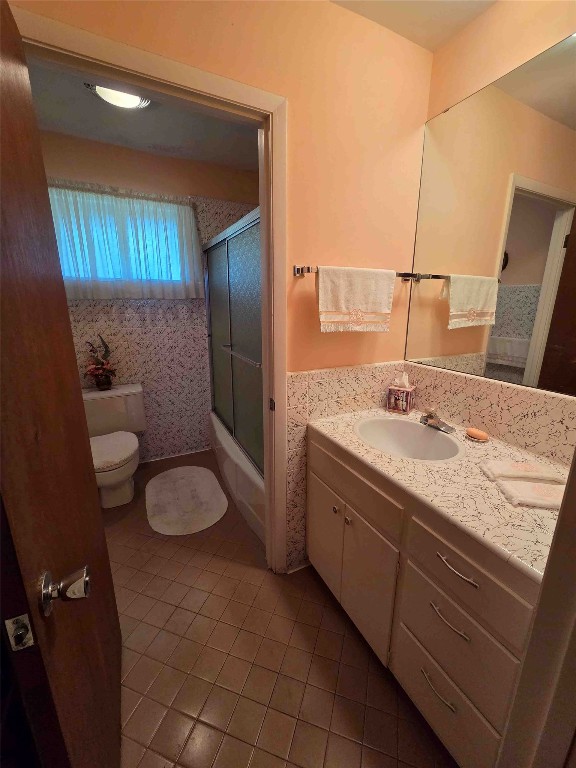 402 Honeycomb Ridge Austin, TX 78746 - Photo 34 of 40 a bathroom with a granite countertop sink a toilet and a mirror