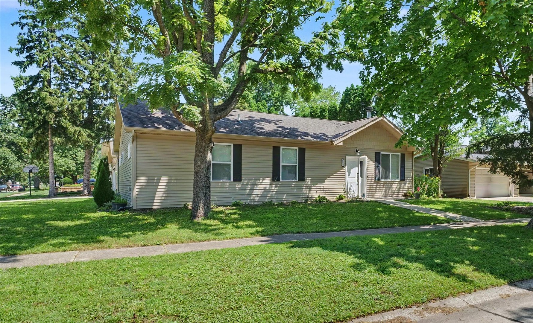 2014 Winchester Drive Champaign, IL 61821 - Photo 4 of 32
