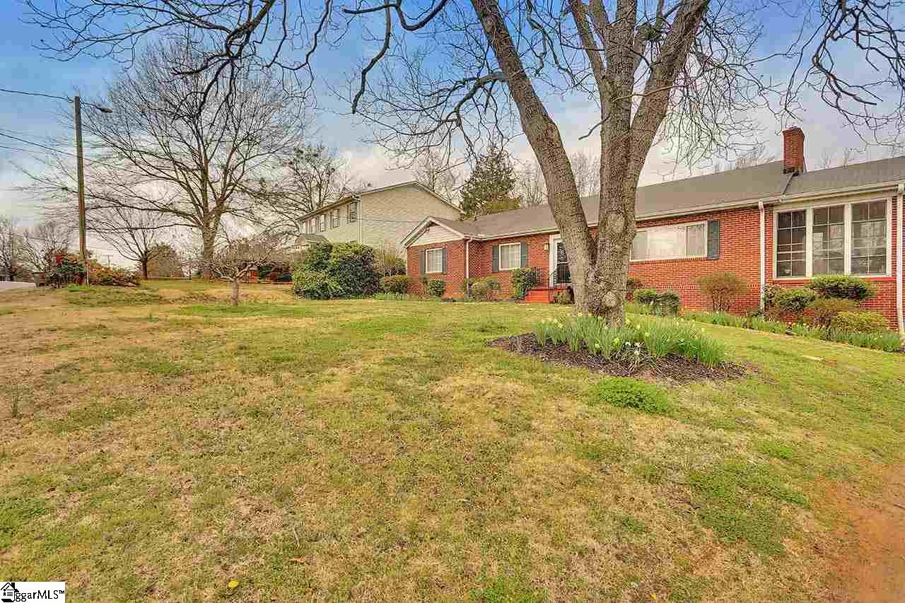 305 Edwards Road Greenville, SC 29615 - Photo 3 of 36 Gallery Image 3