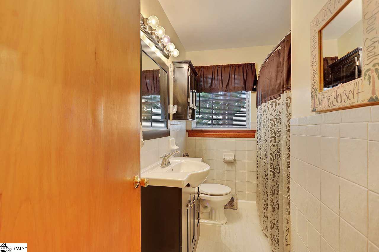 305 Edwards Road Greenville, SC 29615 - Photo 23 of 36 Gallery Image 23