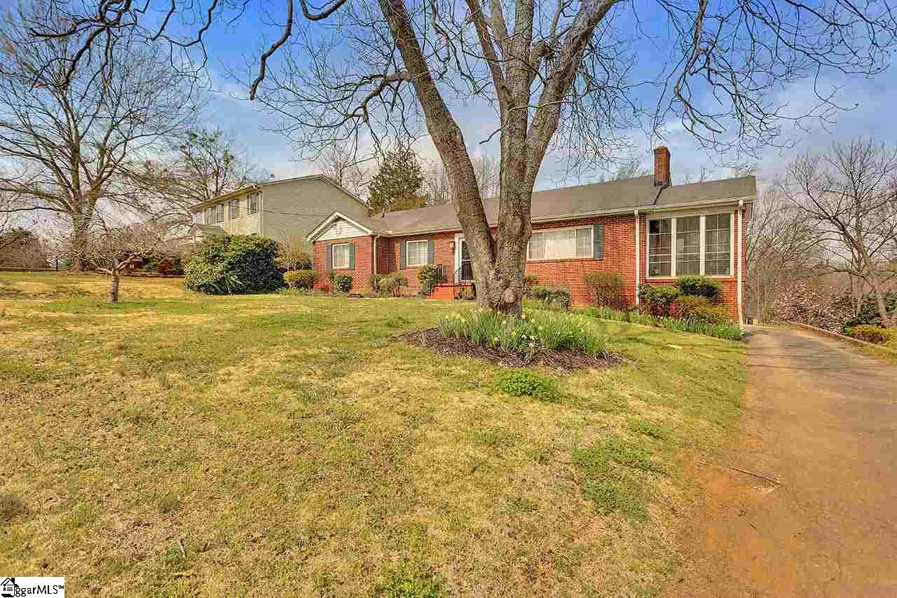 305 Edwards Road Greenville, SC 29615 - Photo 4 of 36 Gallery Image 4