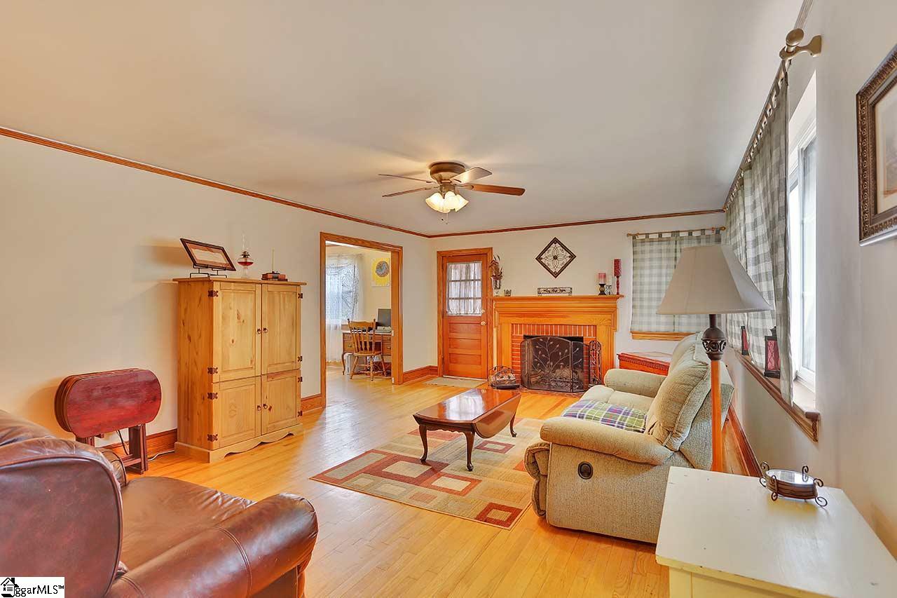 305 Edwards Road Greenville, SC 29615 - Photo 9 of 36 Gallery Image 9