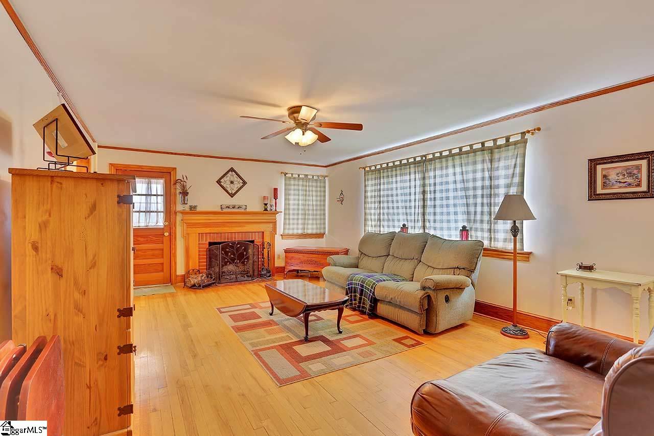 305 Edwards Road Greenville, SC 29615 - Photo 10 of 36 Gallery Image 10