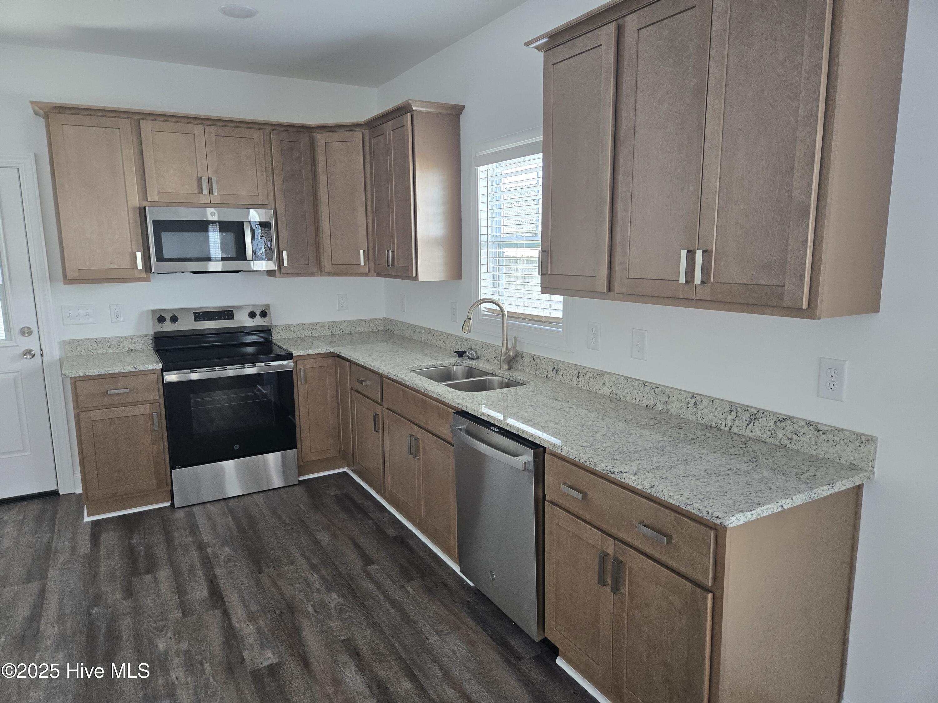 813 Sarah Rebecca Drive, Unit B Greenville, NC 27834 - Photo 3 of 5 Kitchen