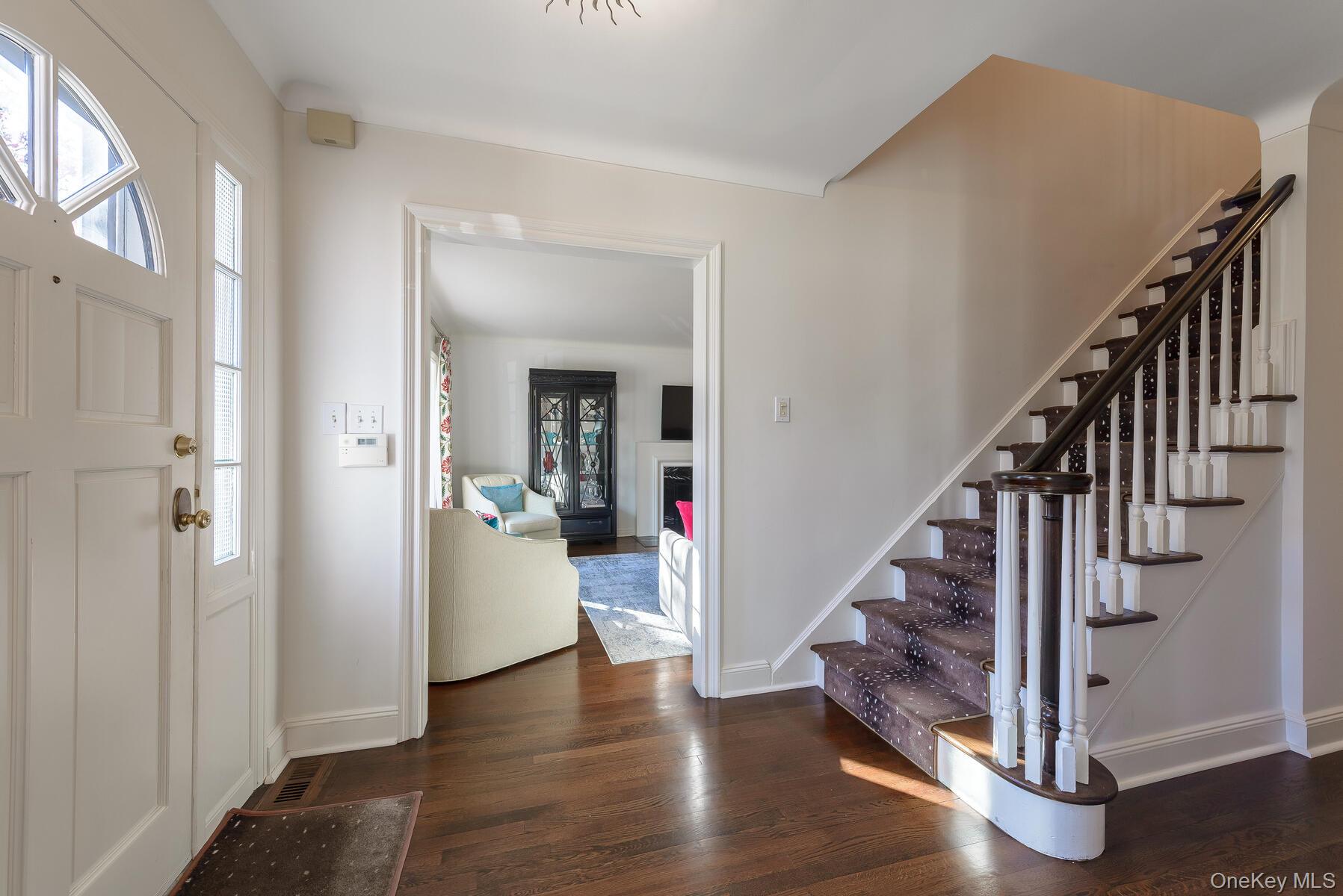 47 Whistler Road Manhasset, NY 11030 - Photo 2 of 31