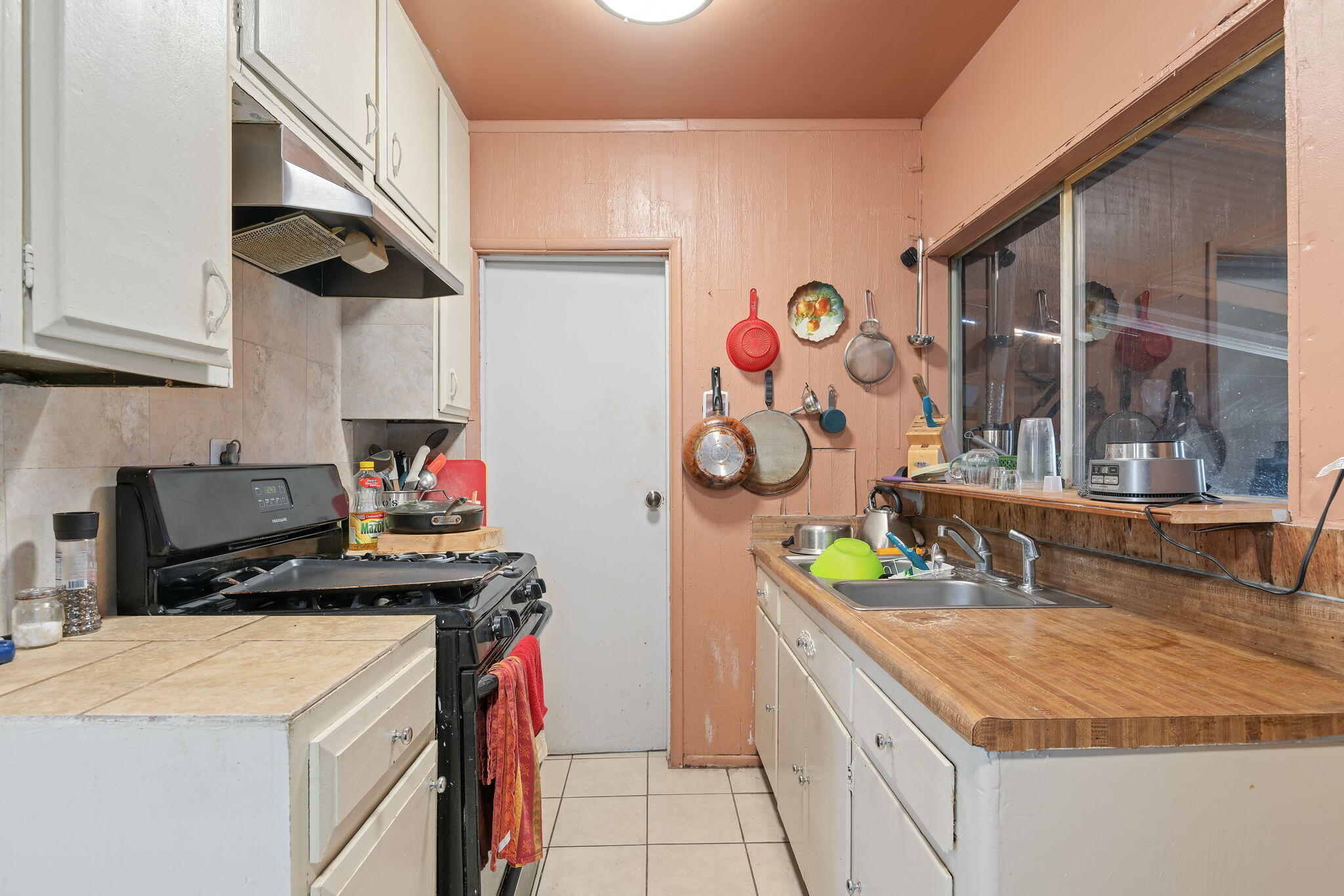 99 Nectarine Avenue Goleta, CA 93117 - Photo 6 of 11 07-Kitchen