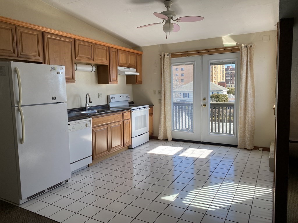 9 Beach Road, Unit 3 Lynn, MA 01902 - Photo 3 of 15